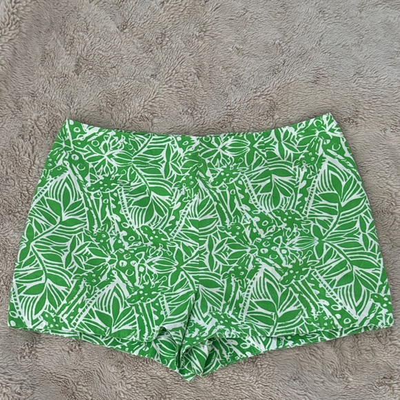 Lilly Pulitzer Pants - Lilly Pulitzer Green Leaf Print High Waist Shorts